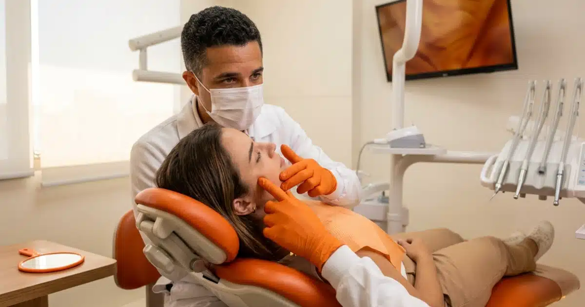 Avaliação de harmonização orofacial na DENT+: análise profissional dos contornos do rosto da paciente