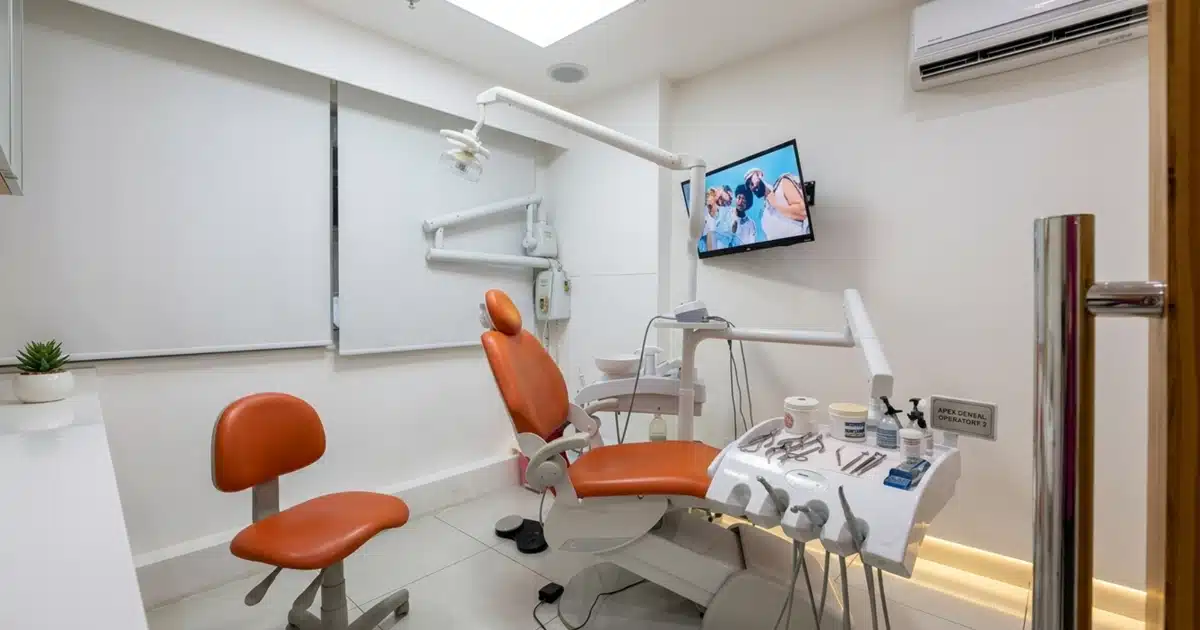 Sala de atendimento da DENT+ pronta para tratamentos odontológicos em Niterói e São Gonçalo