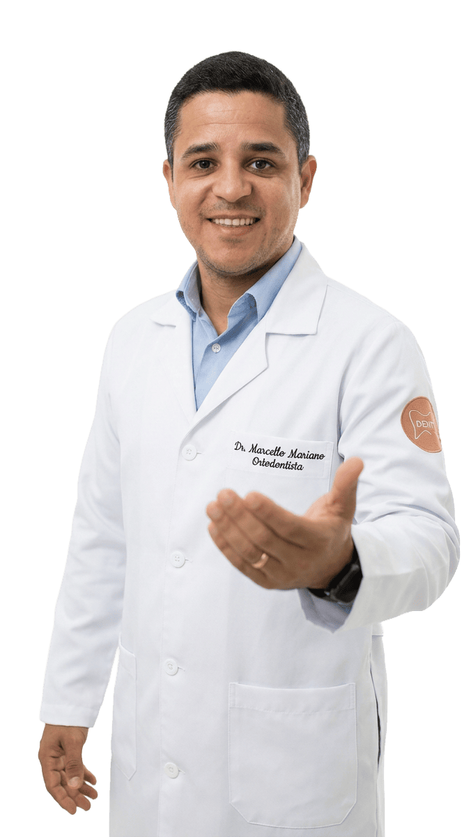 dr marcello mariano dentmais chamando os pacientes com as maos